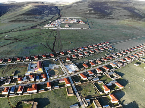 无人机航拍世界高城西藏理塘