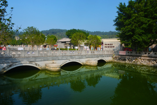 水塘石桥