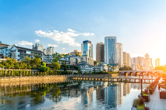 贵阳市南明河湖畔的晨曦