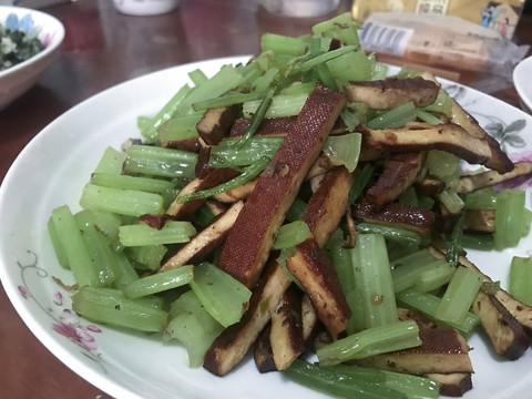 芹菜香干