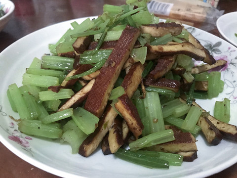 芹菜香干