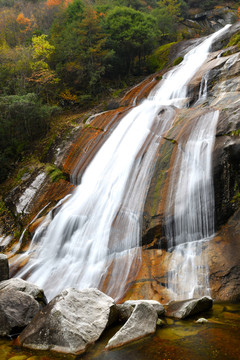 光雾山红叶流水