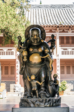 弥勒佛塑像
