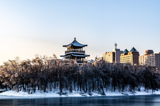 冬季的中国长春德苑主题公园景观