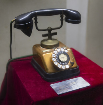 丹麦生产k745昔镀金电话机