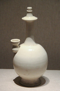 唐代白釉瓷净瓶