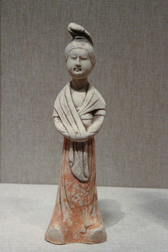 唐代彩绘陶披帛女俑