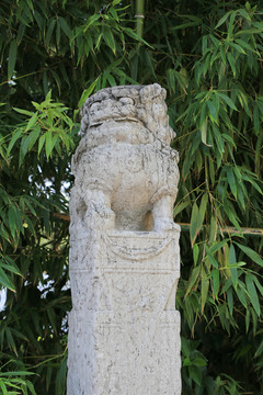狮子拴马桩石雕