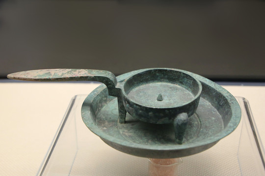 汉代拈灯