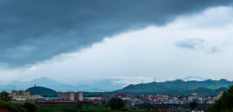 山村全景