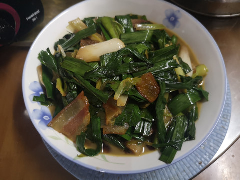大蒜炒腊肉