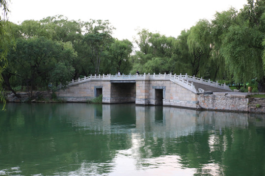 北京颐和园西堤六桥界湖桥