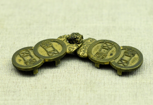 龙首五铢钱纹铜带钩