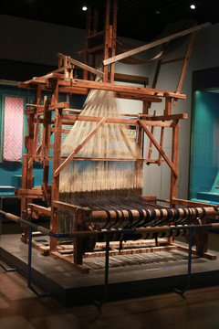 广西民族老式传统织布机