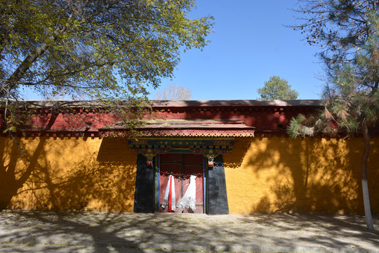 中国西藏罗布林卡的门与墙