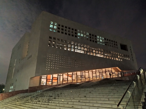 李政道图书馆夜景