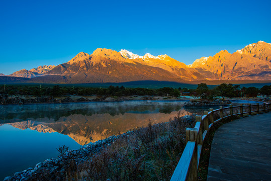 玉龙雪山玉麓湖