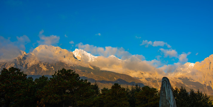 玉龙雪山晨曦