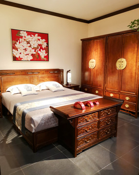 卧室红木雕花家具