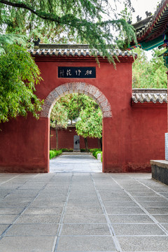 白马寺红墙庙门