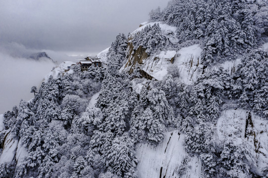 华山雪景