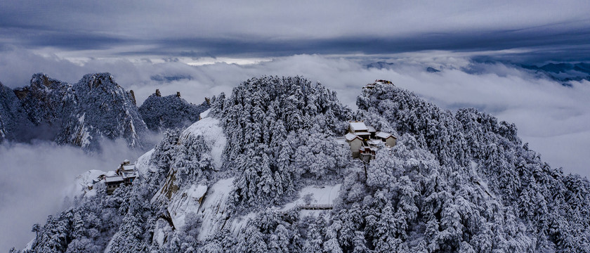 华山雪景