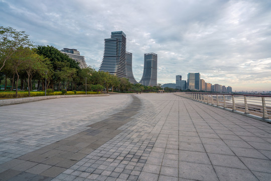厦门海沧航运中心与海边广场景观
