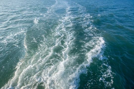 大海海面上的浪花背景图