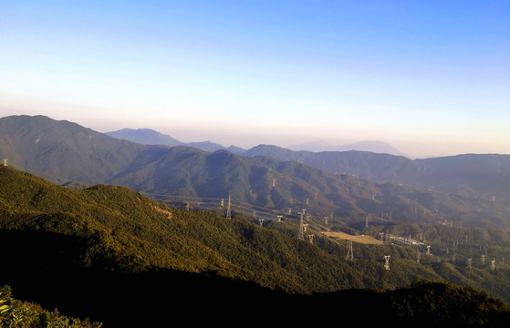 山峦斜阳