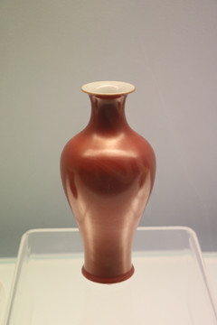 景德镇珊瑚红釉瓶