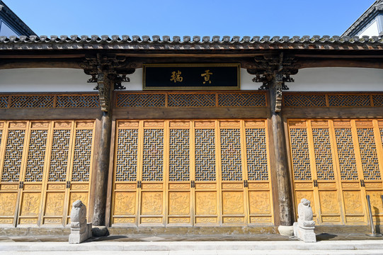 中式建筑木门牌匾
