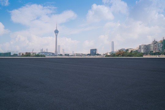 澳门城市建筑天际线和柏油马路