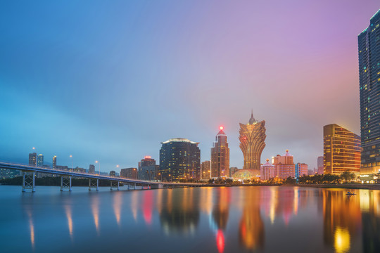 澳门城市建筑天际线和滨海夜景