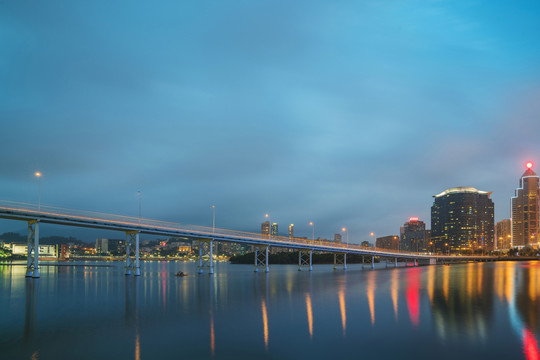 澳门城市建筑天际线和滨海夜景