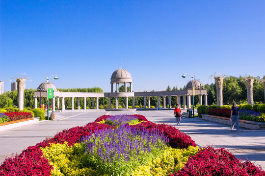 鲜花广场步道