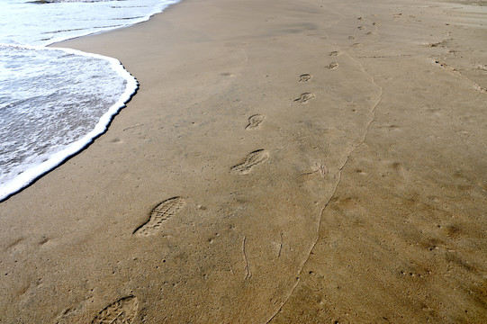 沙滩脚印2
