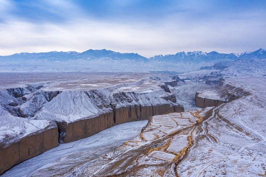 洪水峡谷雪景