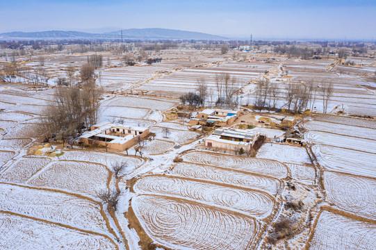 田野雪景