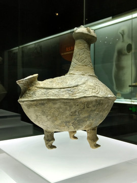 马家浜文化陶器三足鸟形陶盉