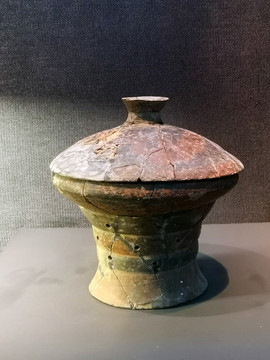 新石器时代崧泽文化彩绘陶盖豆