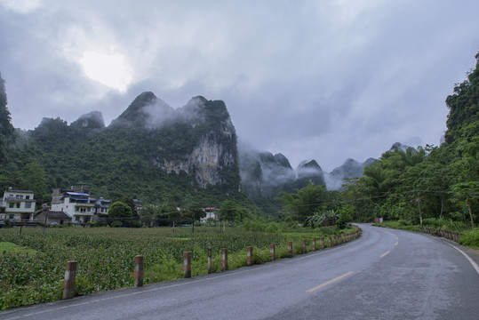 广西崇左沿边公路风景