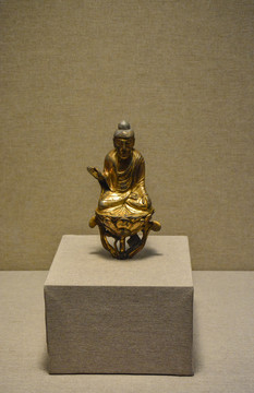 五代吴越国鎏金铜佛坐像