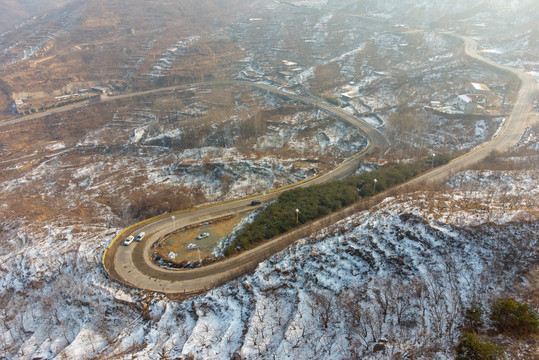 航拍雪后的济南柳埠长城岭18