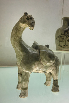 唐代岳州窑青瓷骆驼
