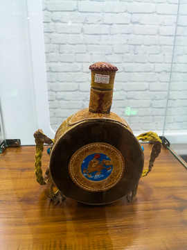 蒙古族皮质酒壶