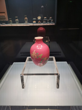 粉瓷瓶