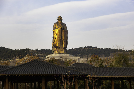 孔子塑像
