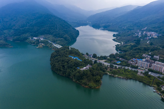 鸟瞰山水风光