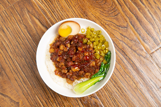 酸豆角卤肉饭