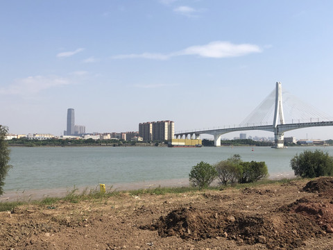 跨河大桥
